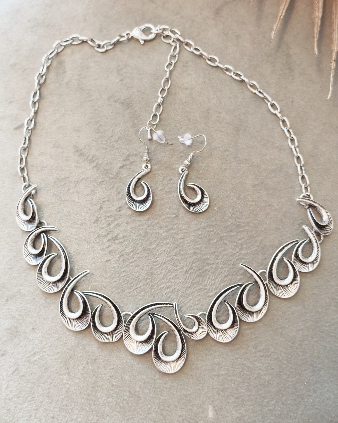 Дамско колие