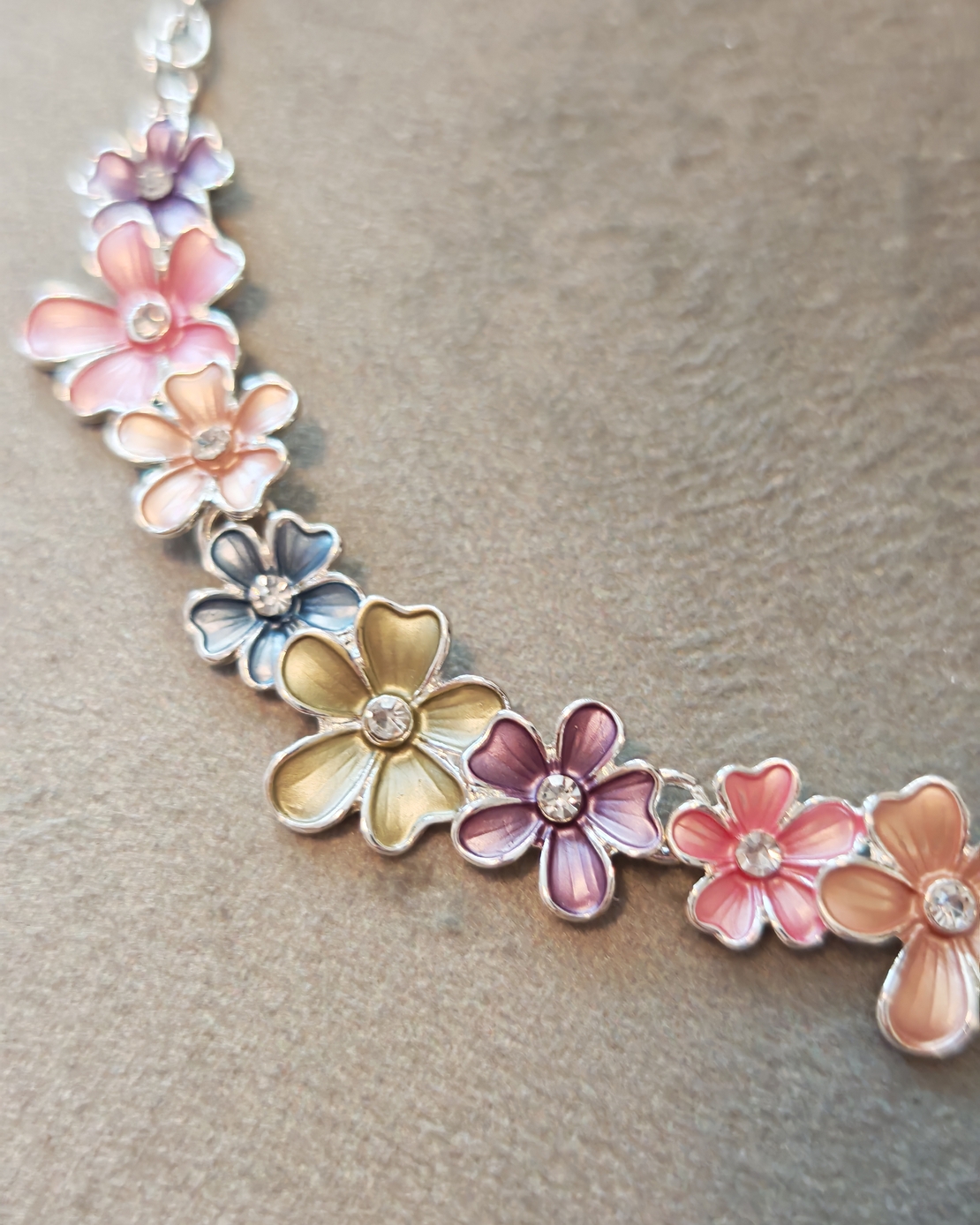 Дамско колие