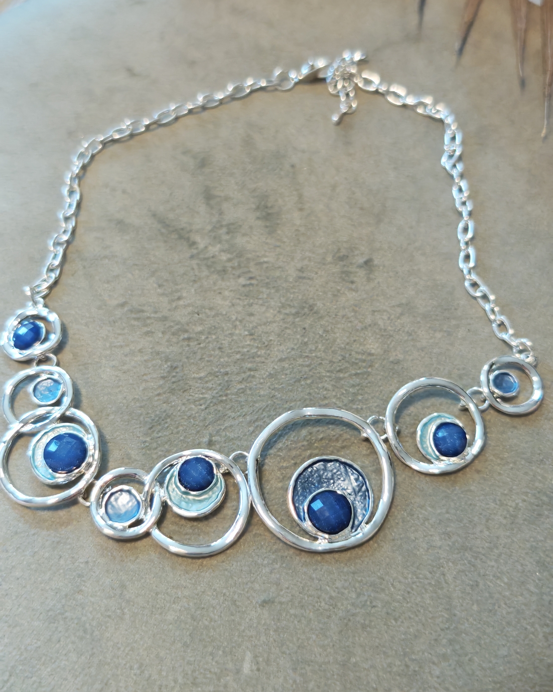 Дамско колие