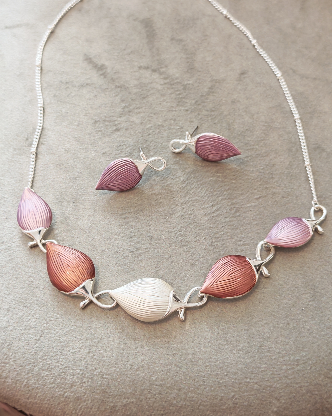 Дамско колие