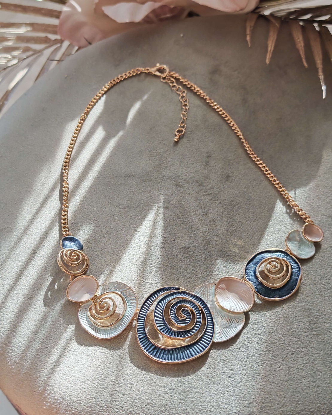 Дамско колие