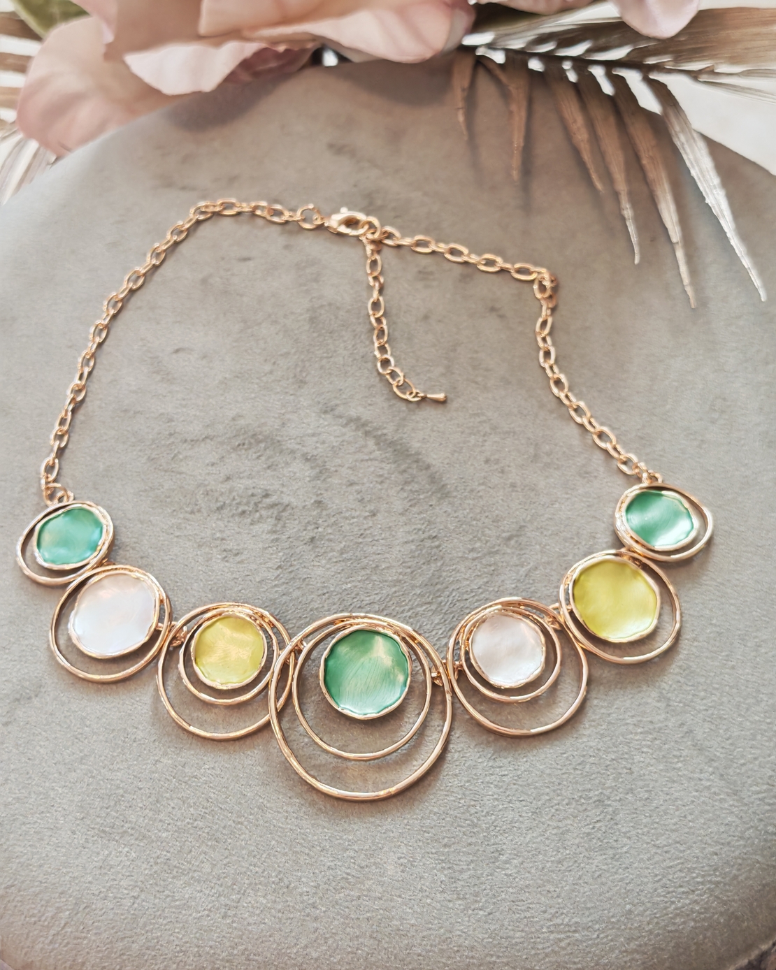 Дамска колиета