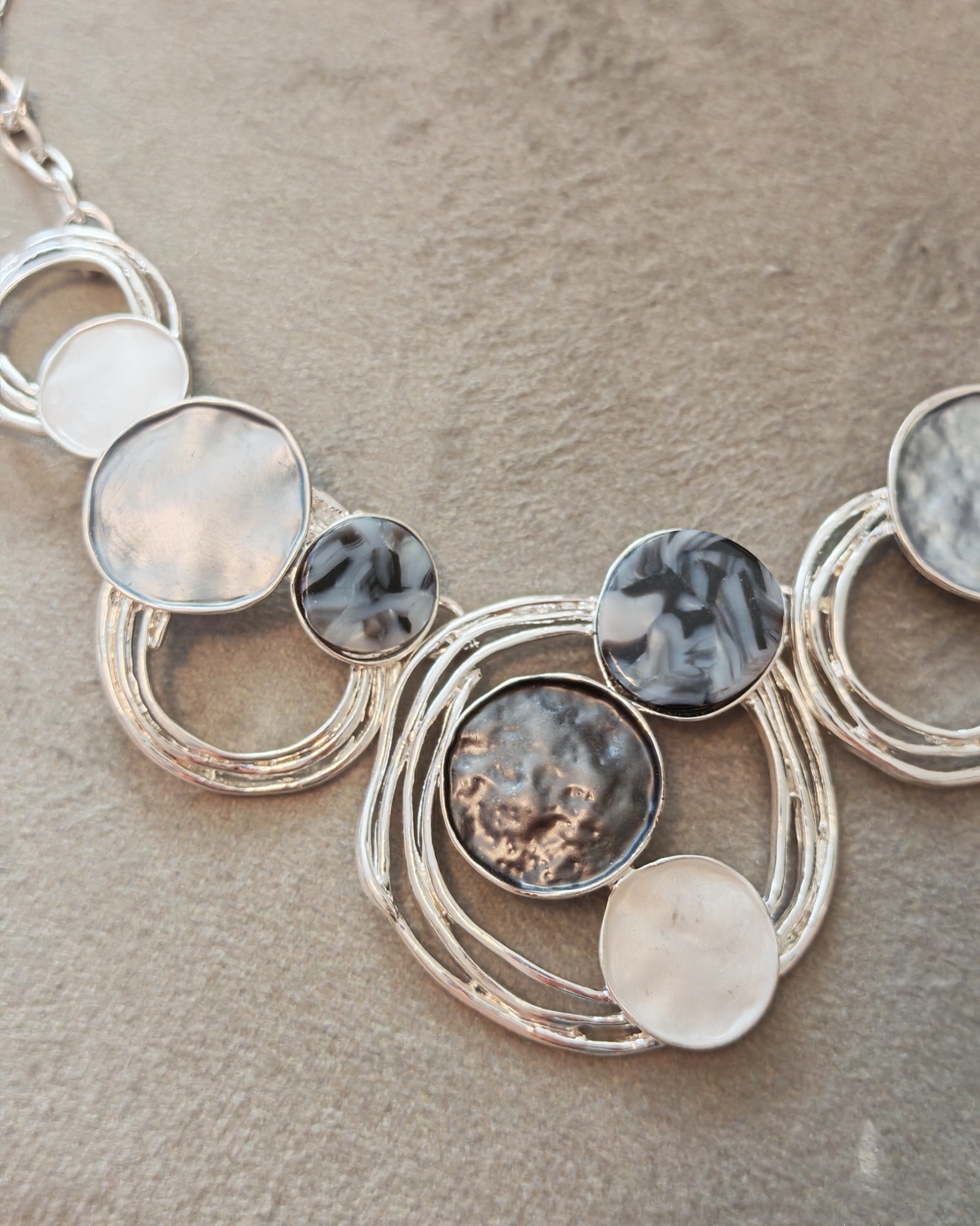 Дамско колие