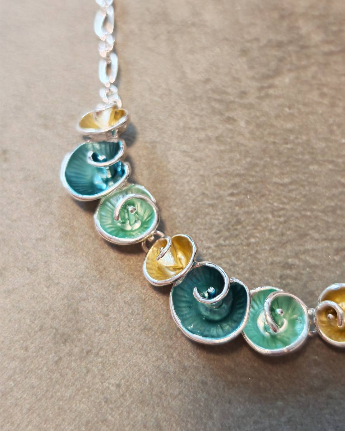 Дамско колие