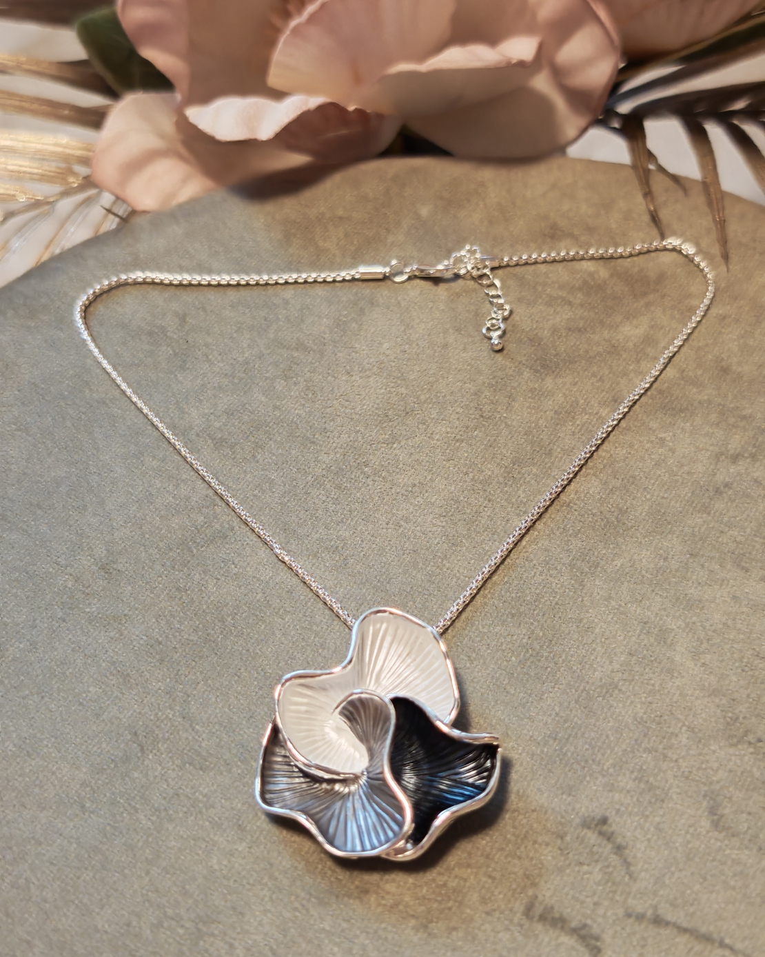 Колие с медальон