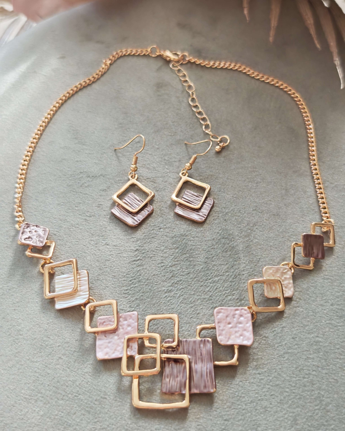 Дамска колиета