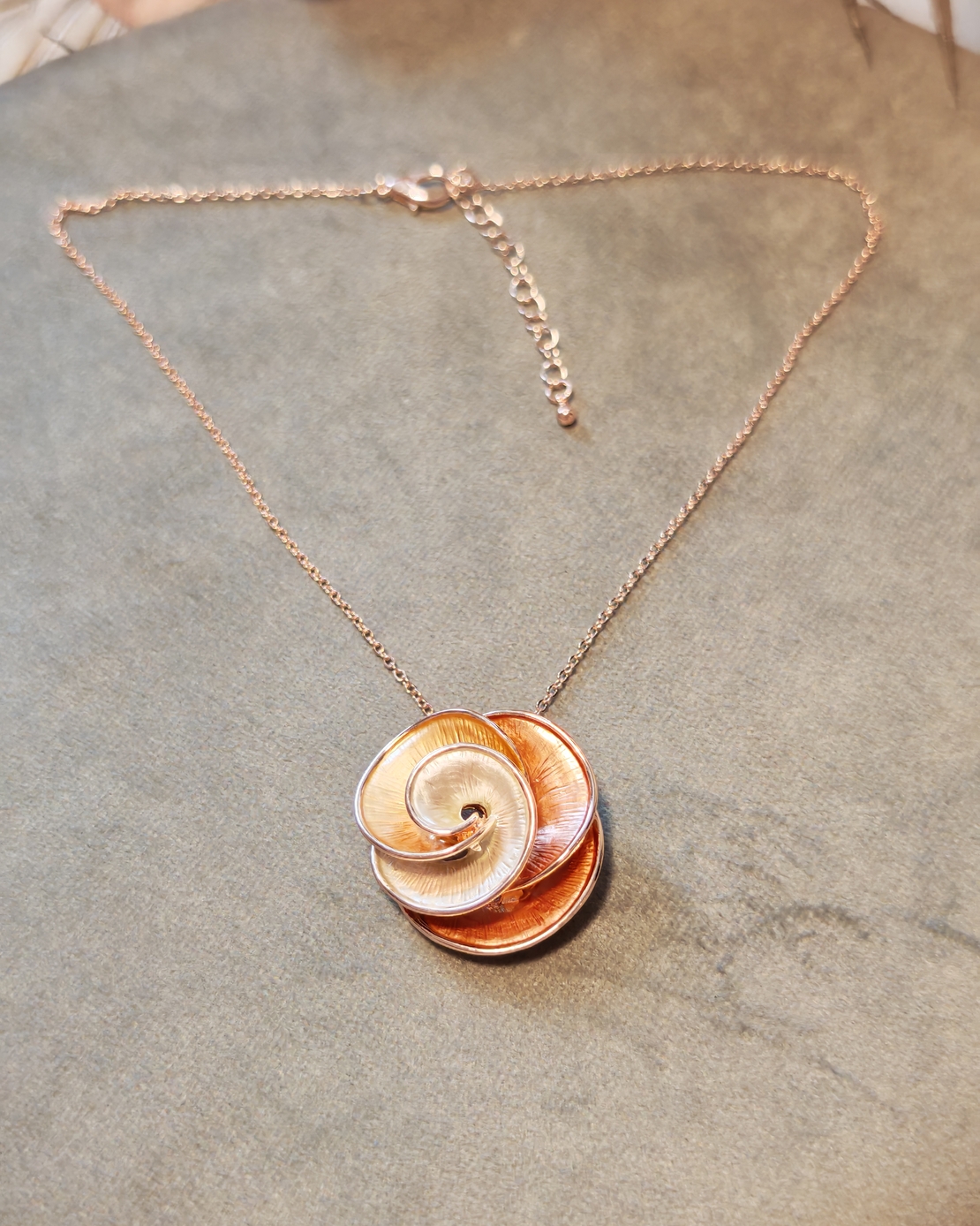 Колие с медальон