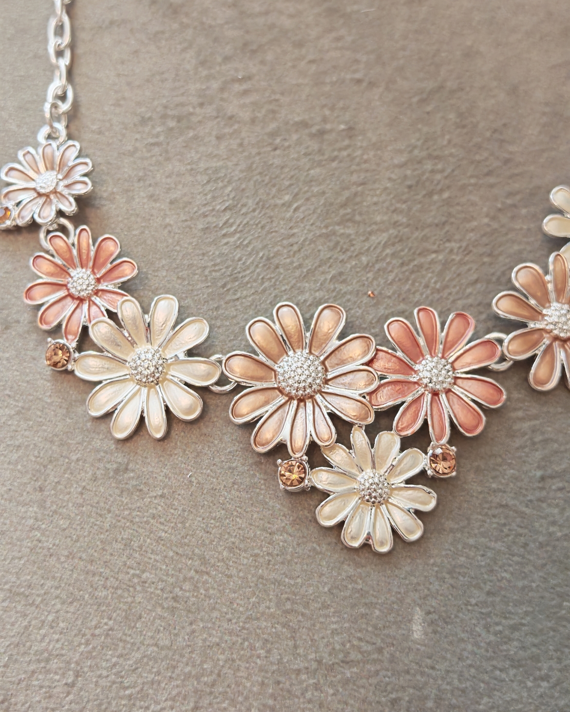 Дамско колие