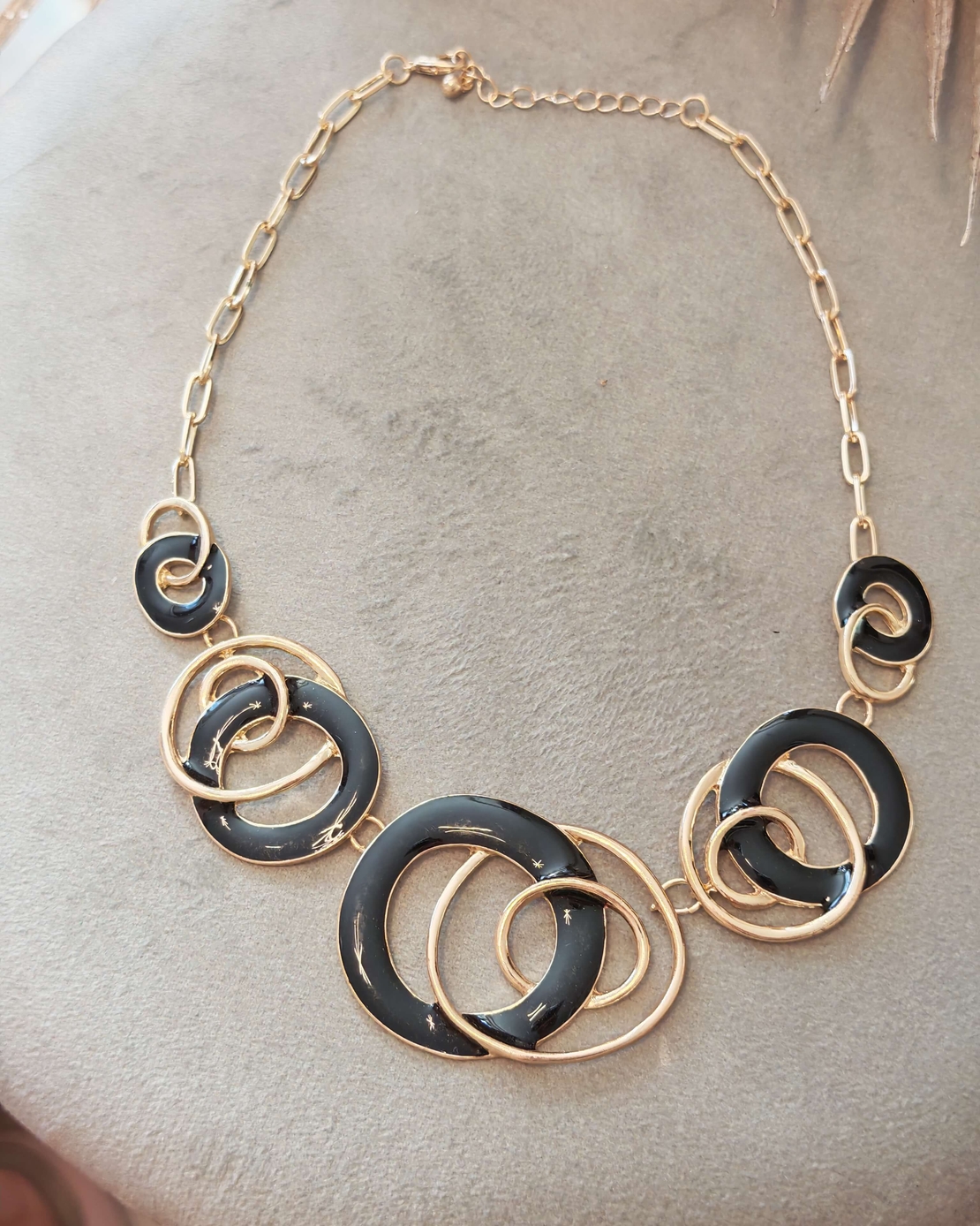 Дамско колие