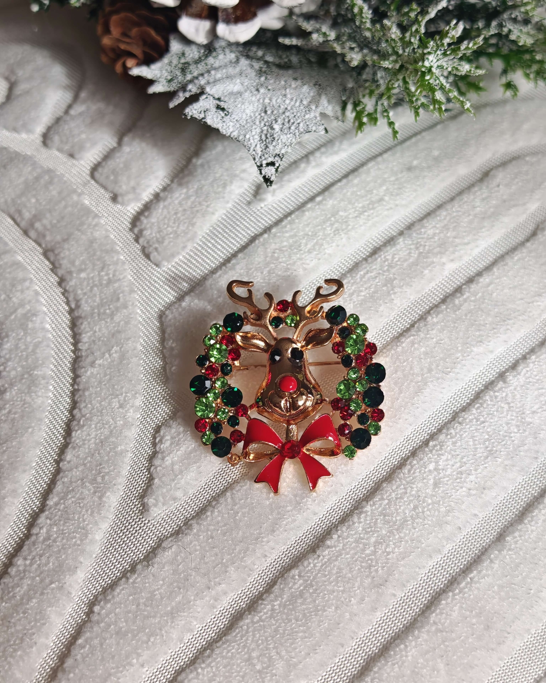 Брошка коледен венец с еленче