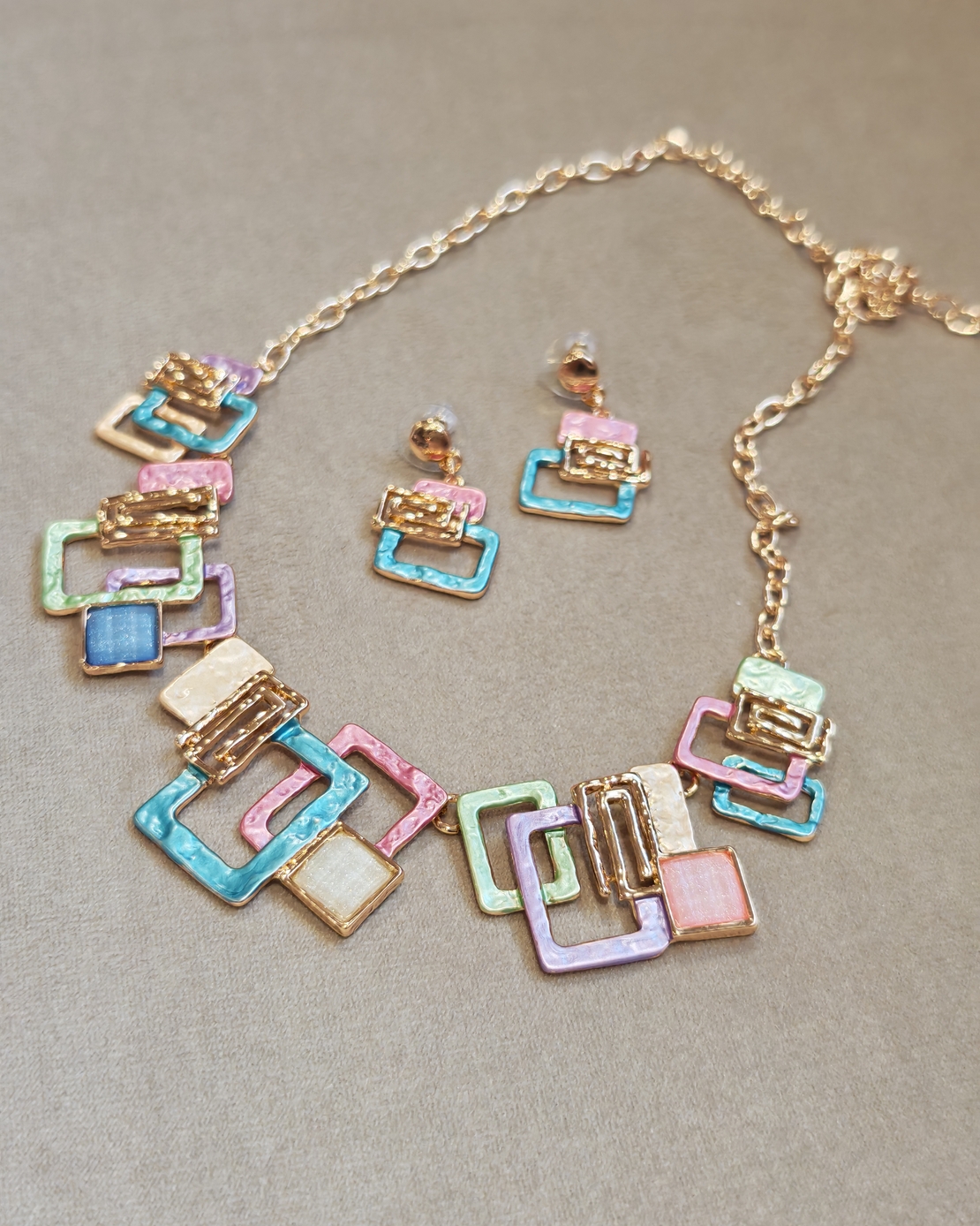 Дамско колие