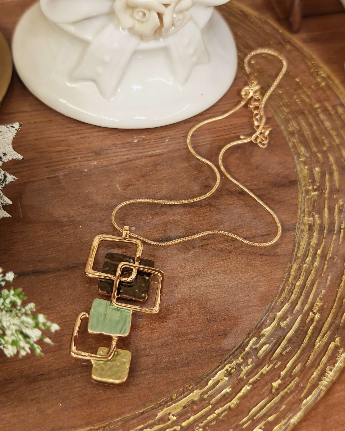 Колие с медальон