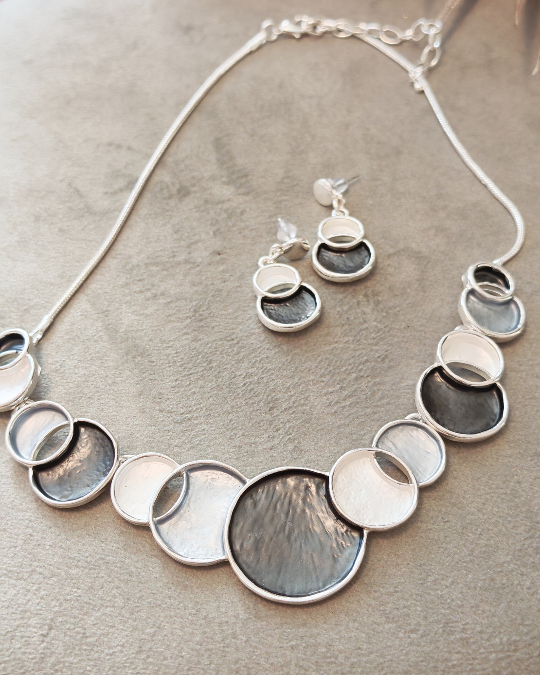 Дамско колие