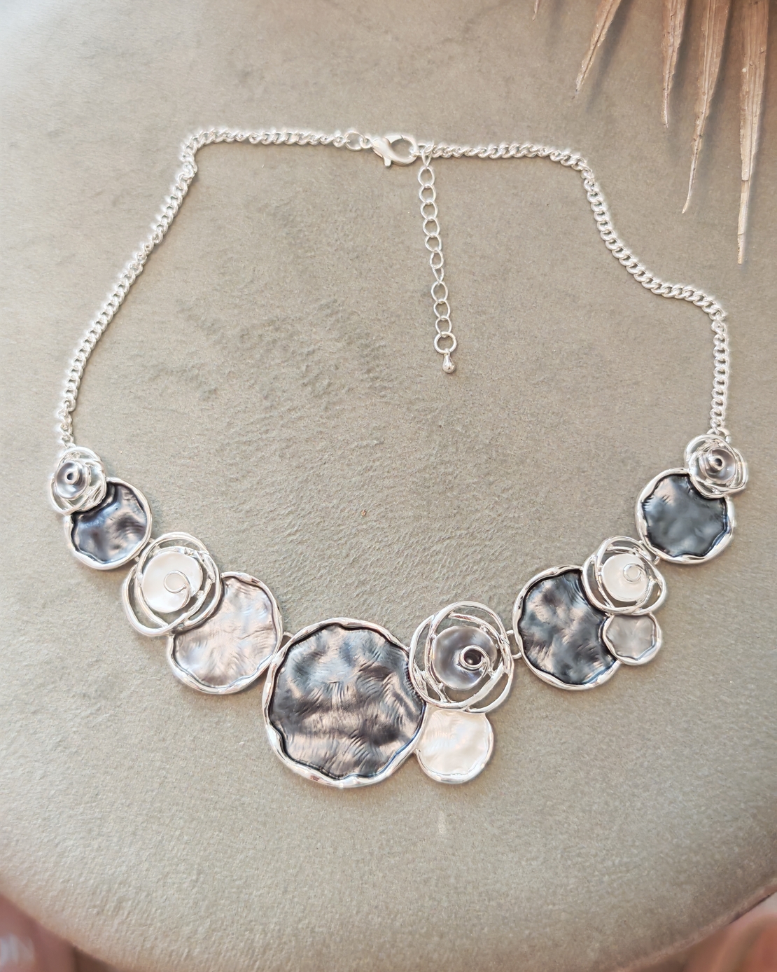 Дамско колие