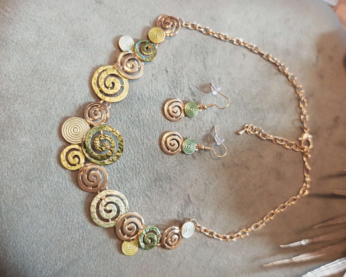 Дамска колиета