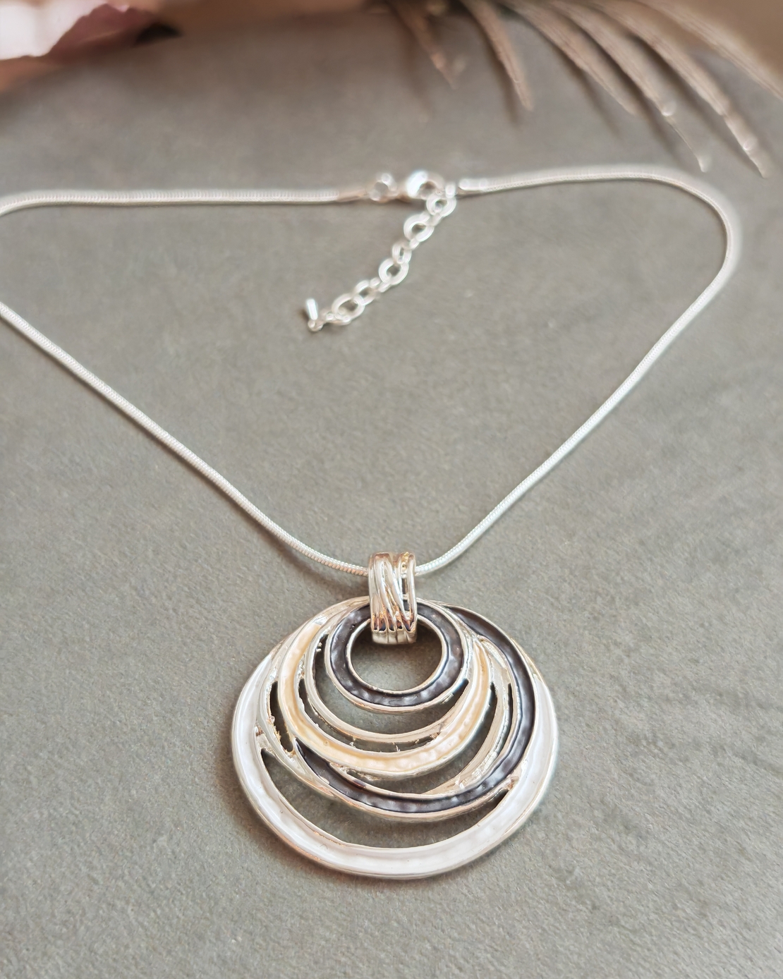 Колие с медальон