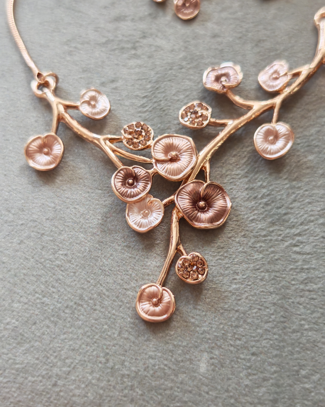 Дамска колиета