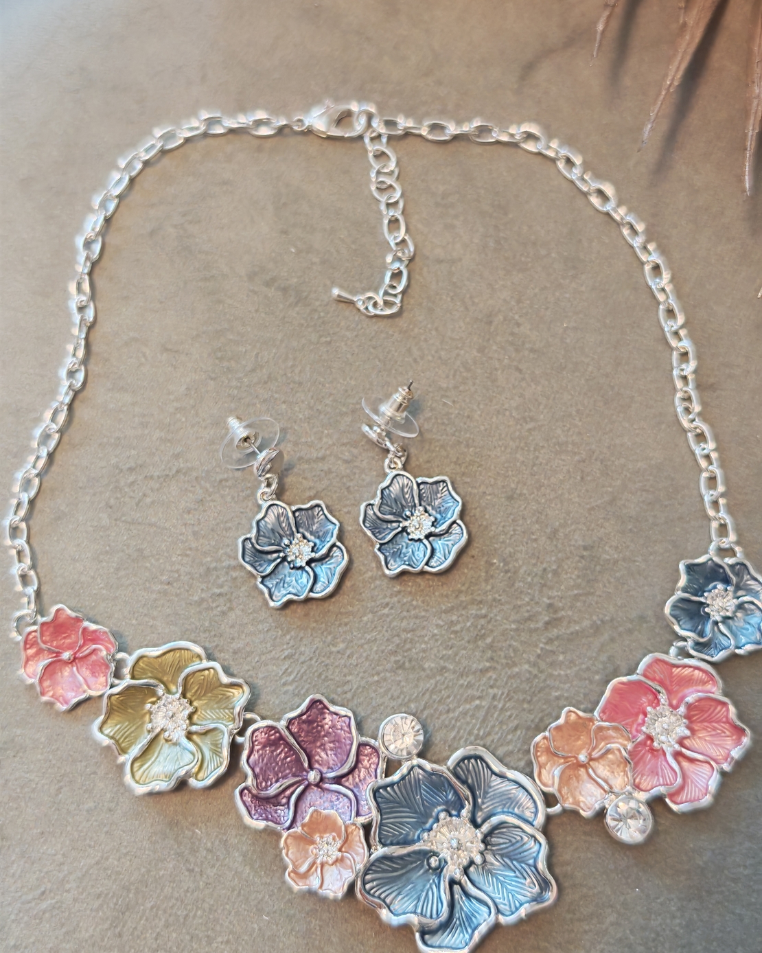 Дамски  колиета