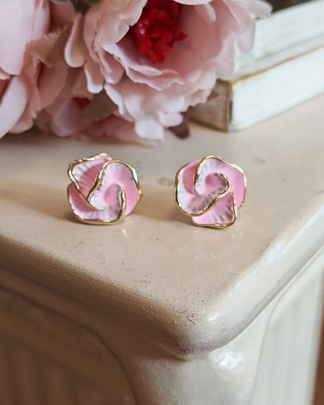 Дамски обици