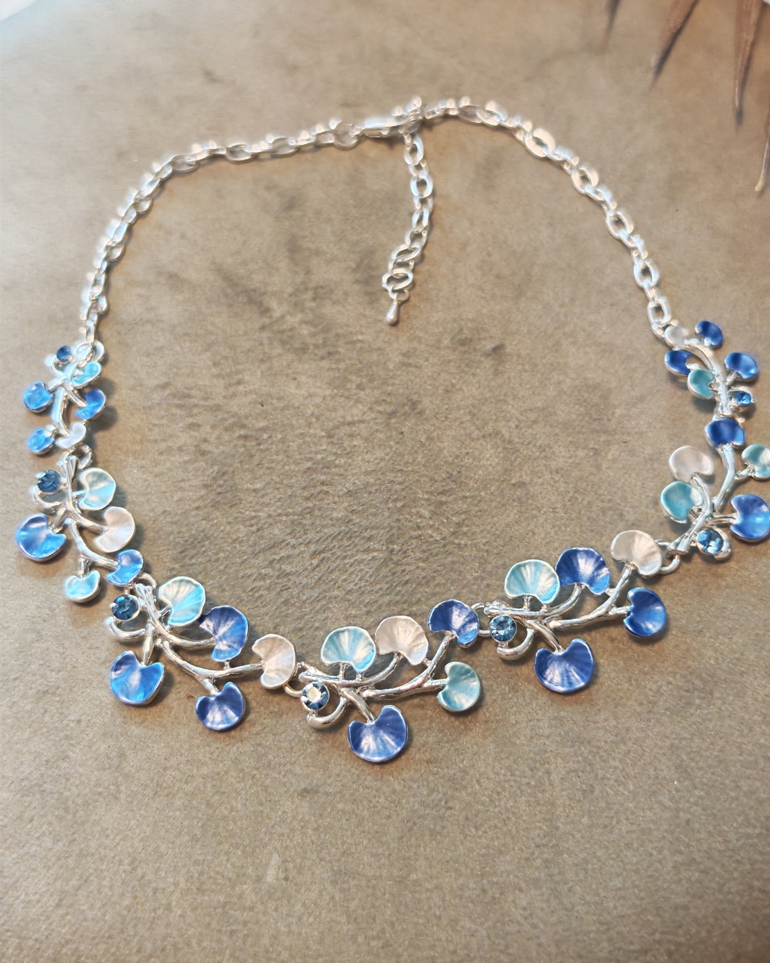 Дамско колие