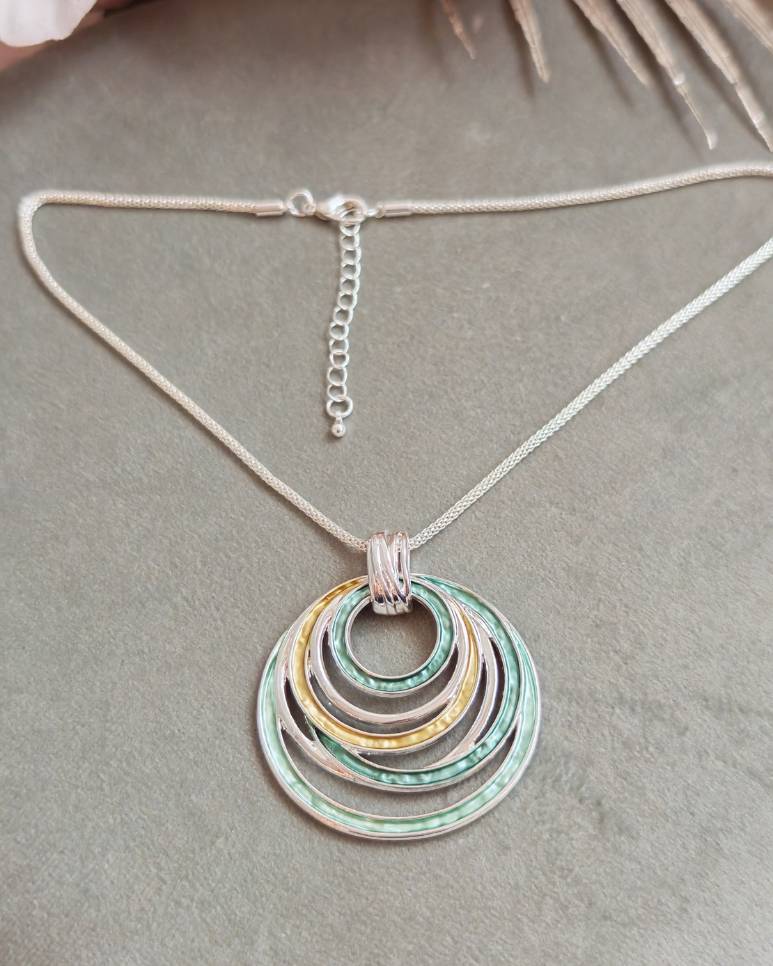 Колие с медальон