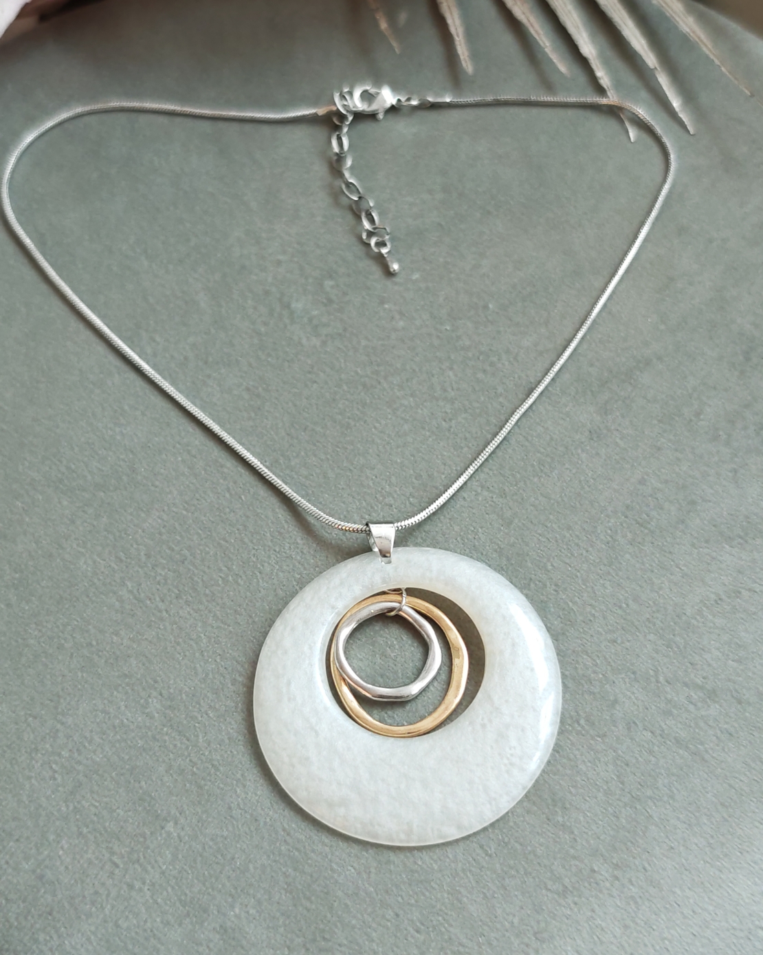 Колие с медальон