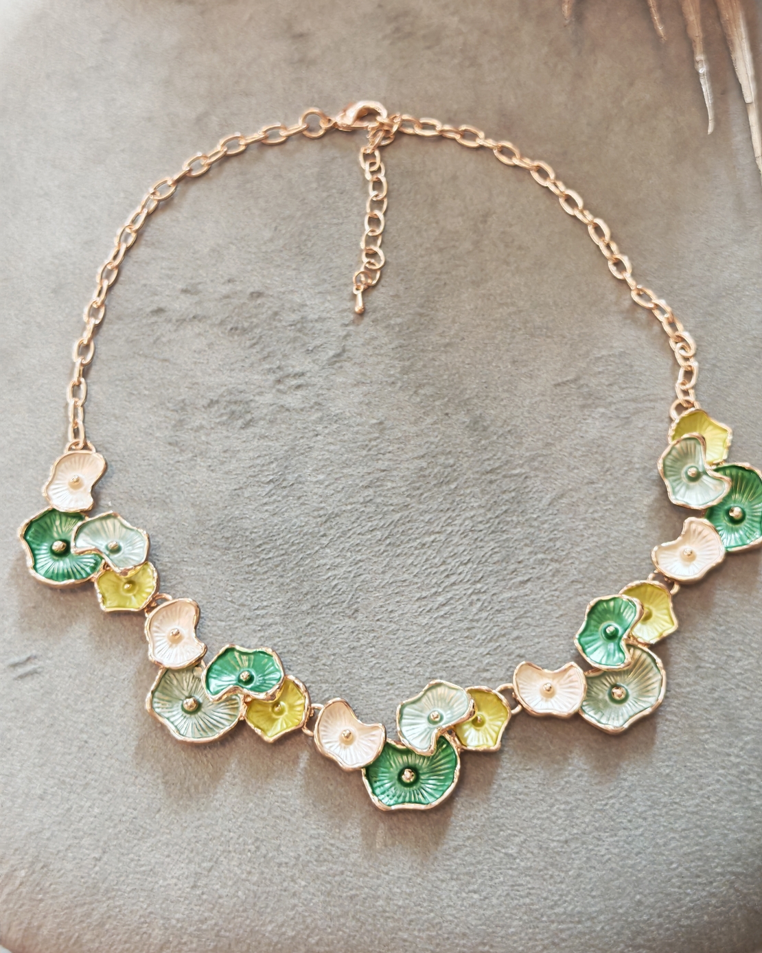 Дамска колиета