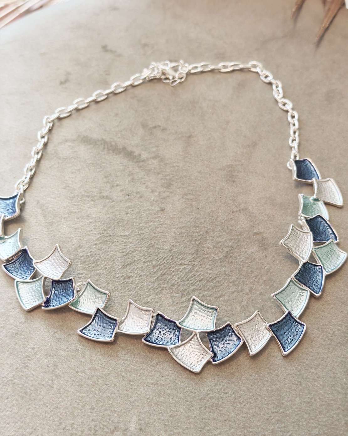 Дамско колие