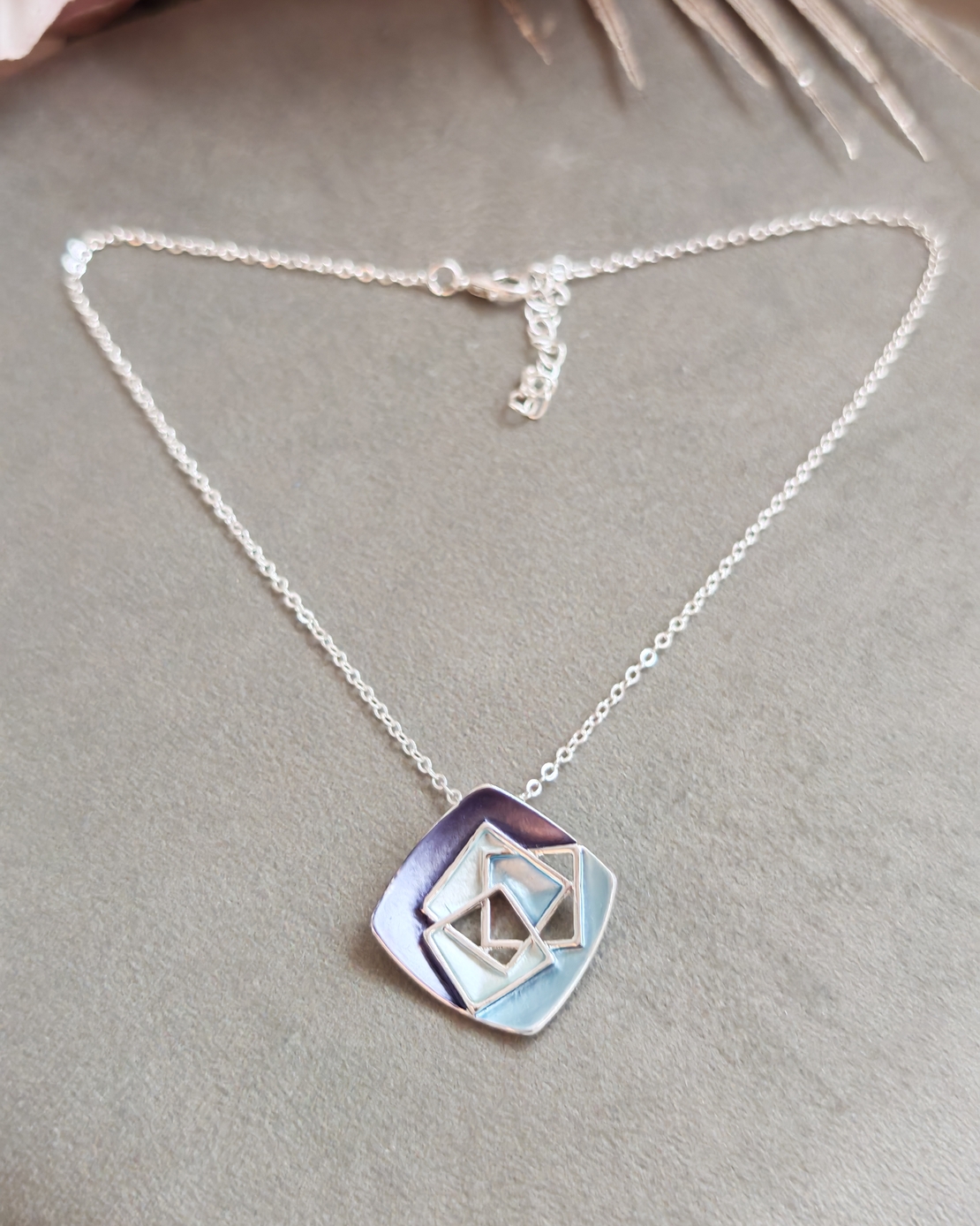 Колие с медальон