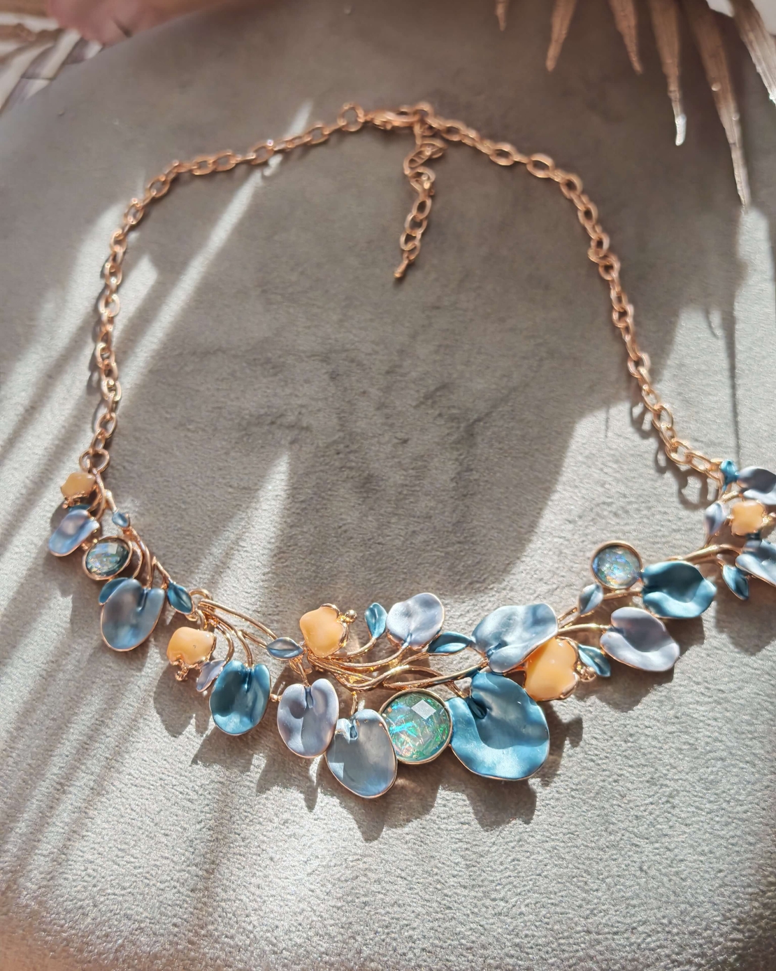 Дамско колие