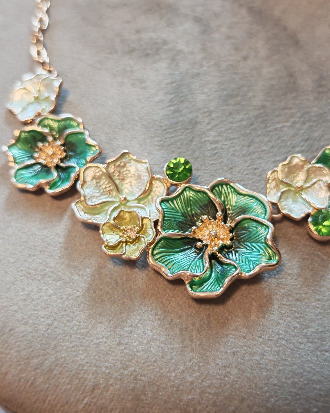 Дамска колиета