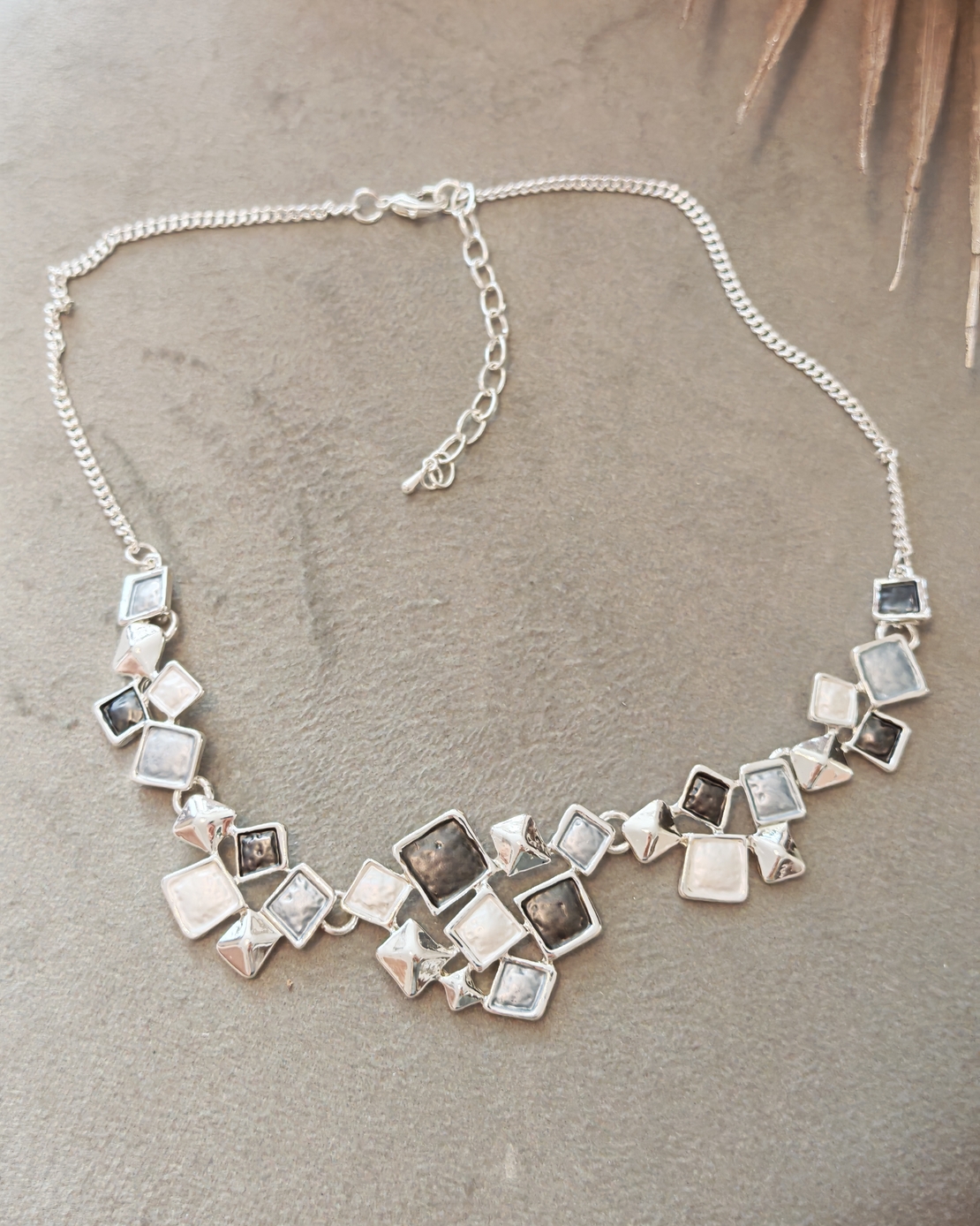 Дамско колие