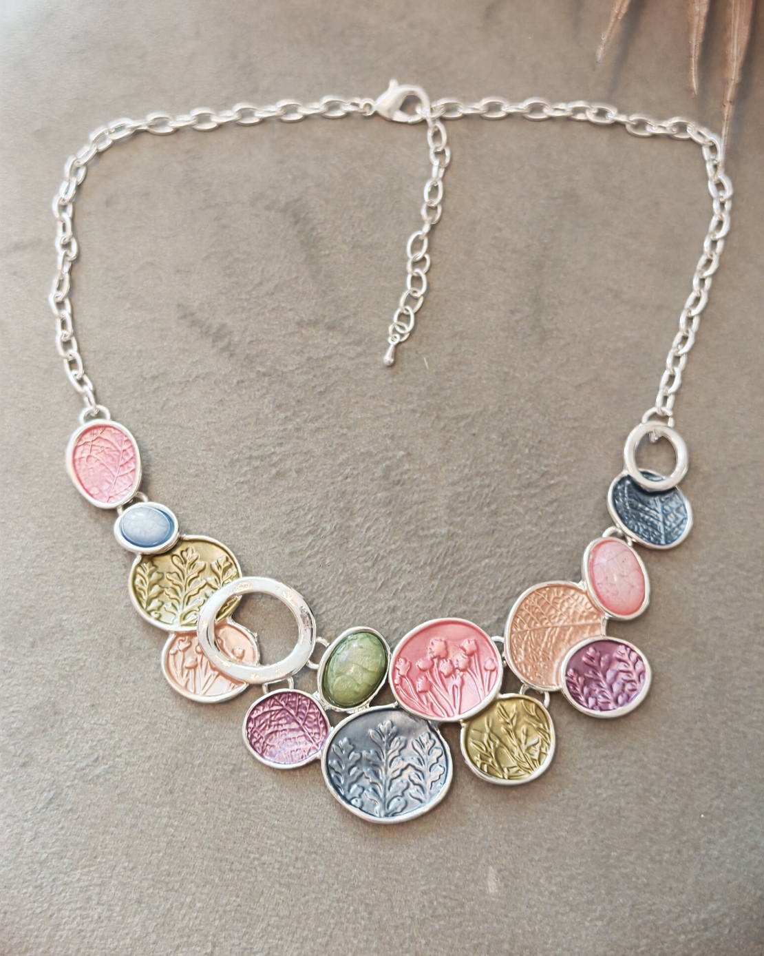 Дамско колие