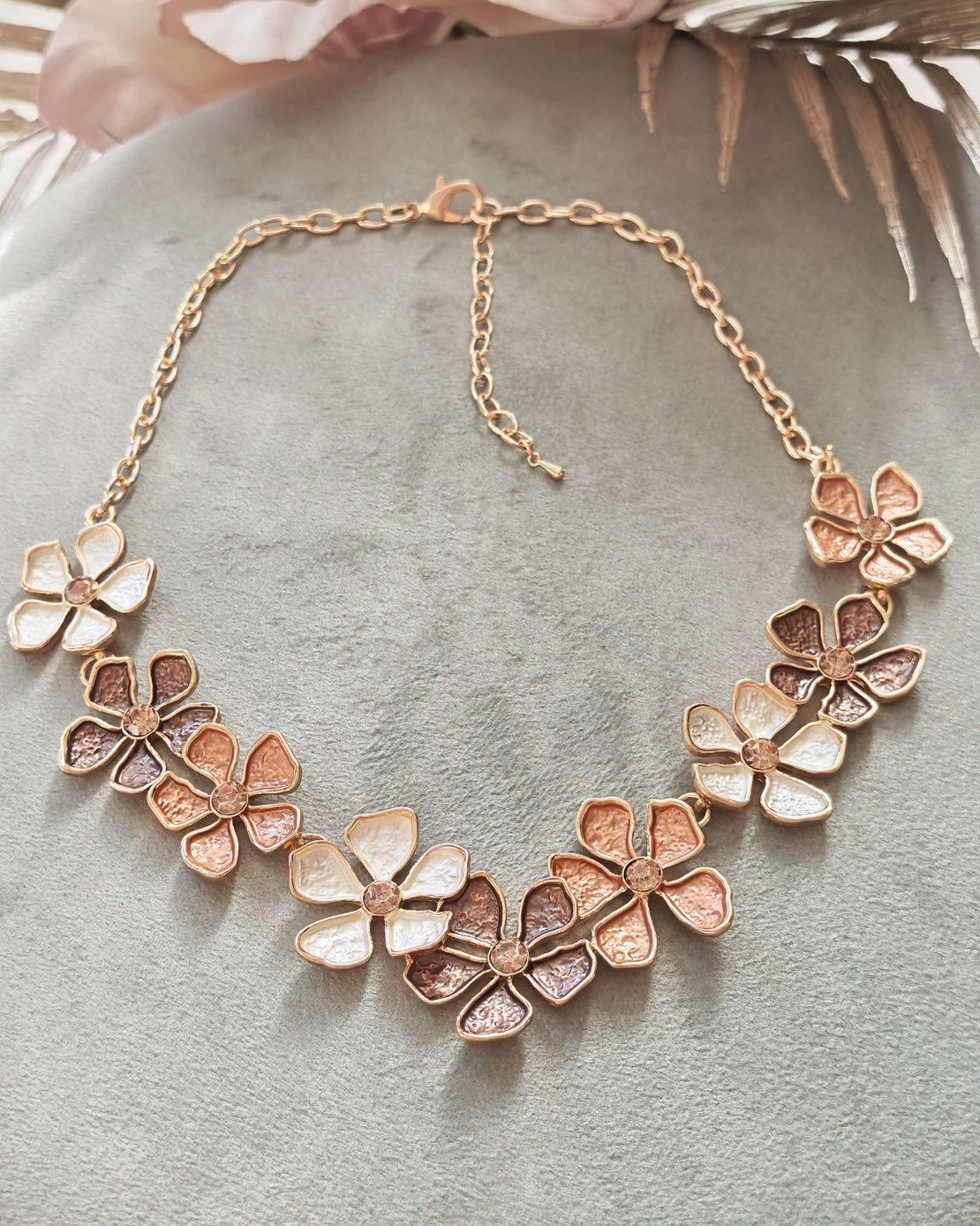 Дамска колиета