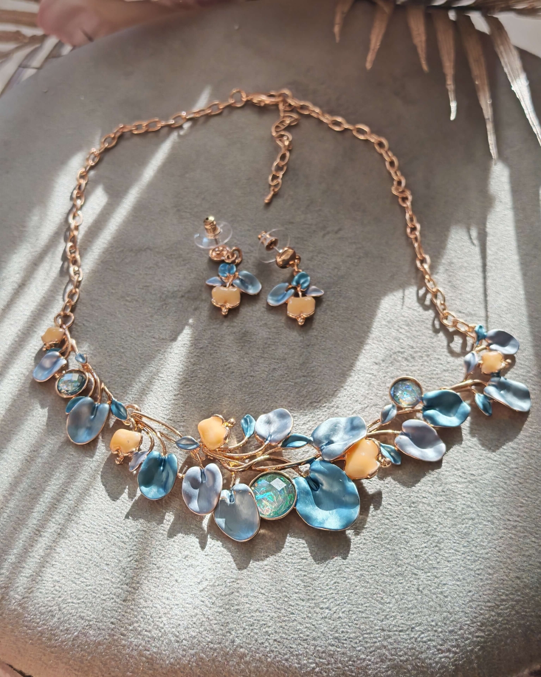 Дамско колие