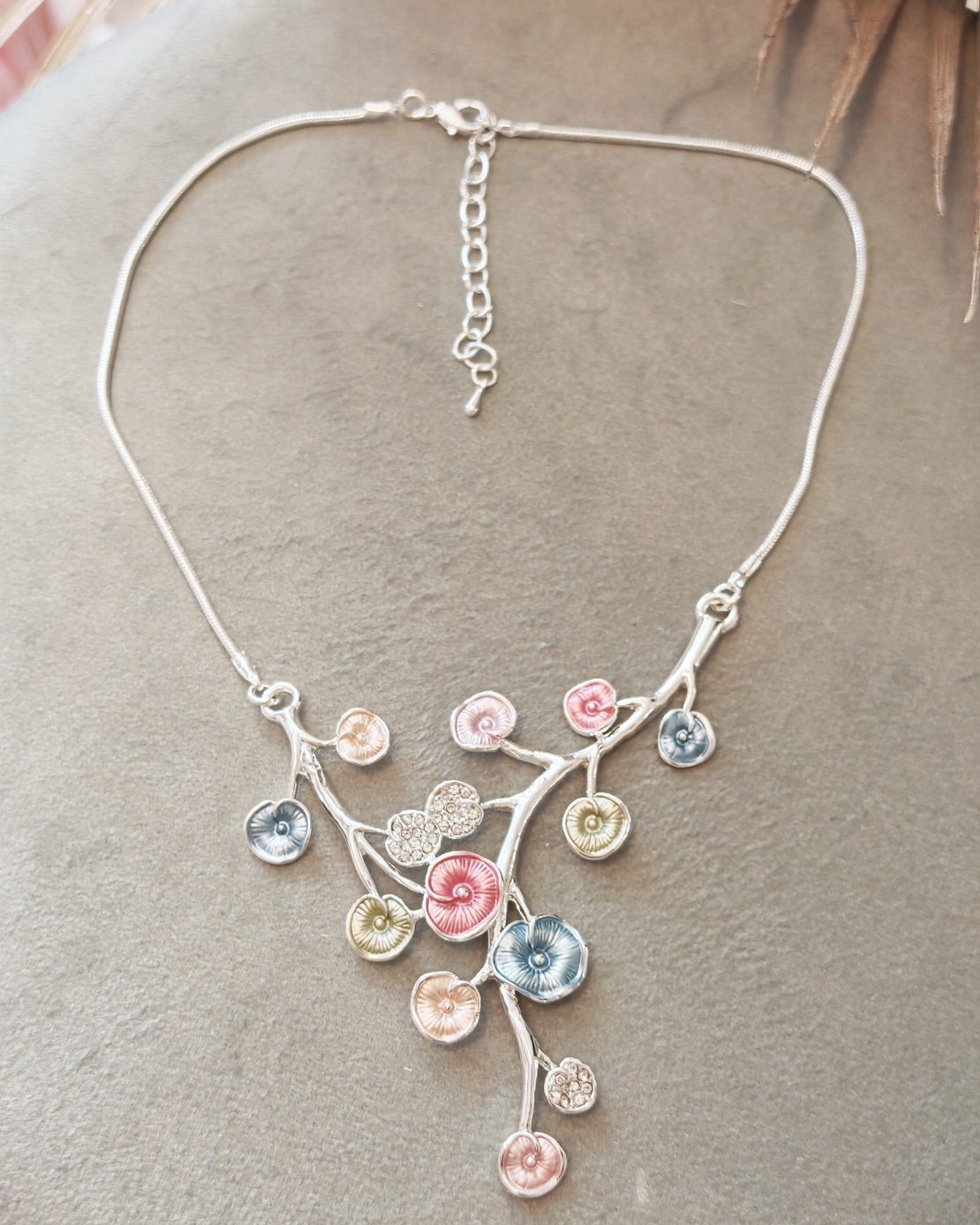 Дамско колие