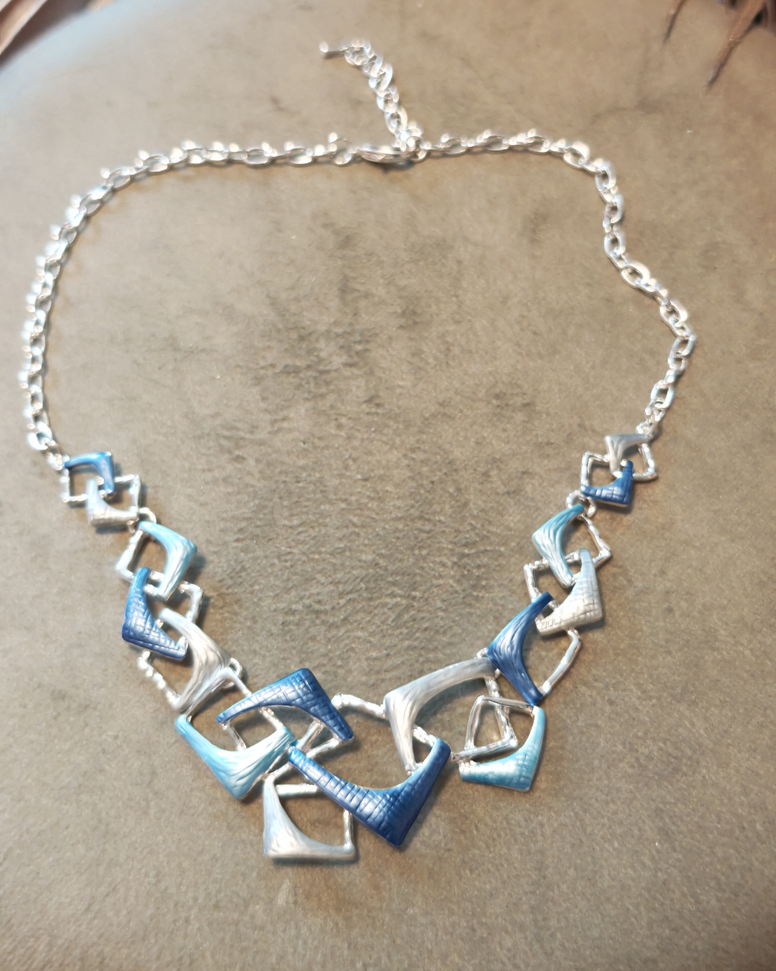 Дамско колие