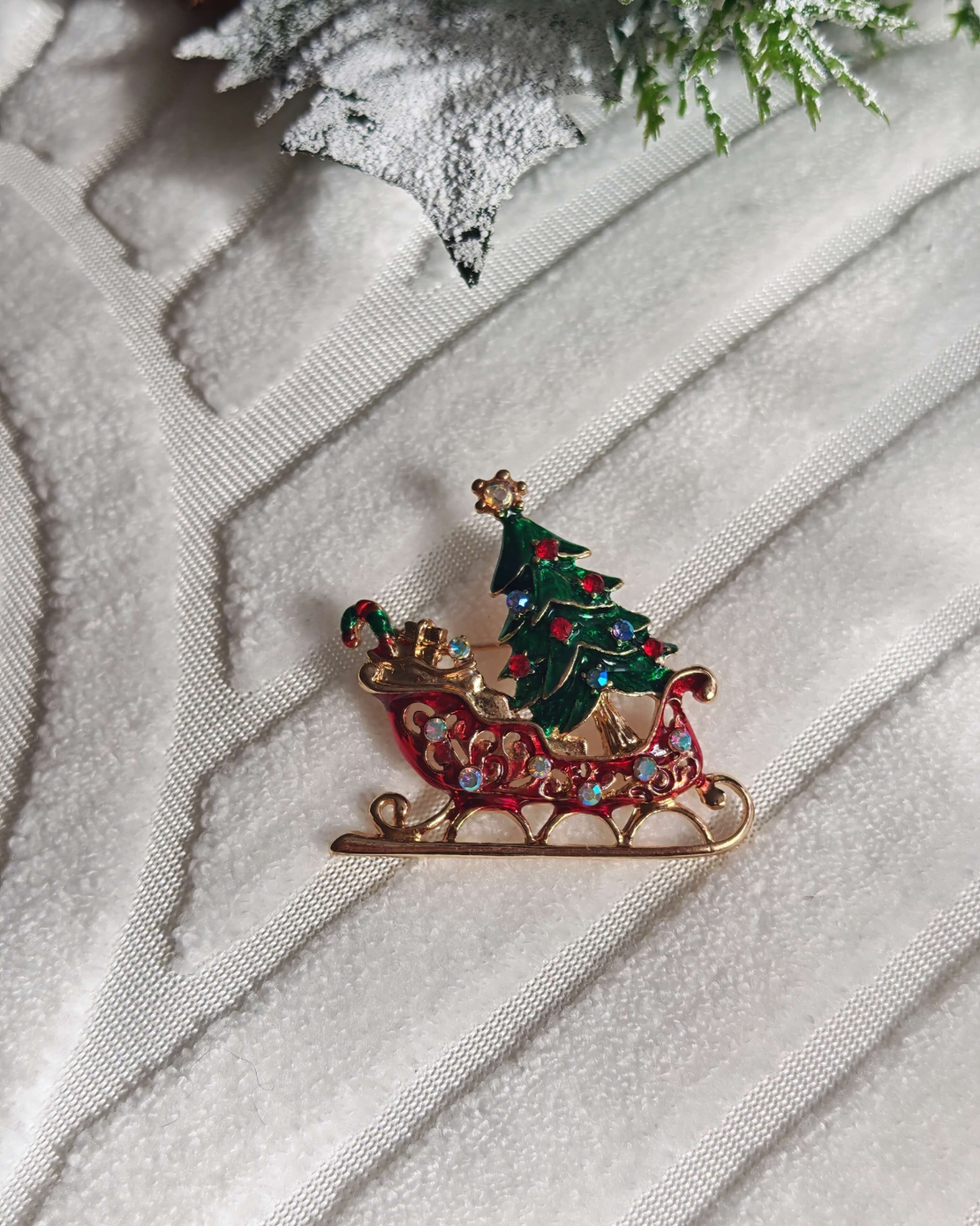 Брошка коледна шейна с елха