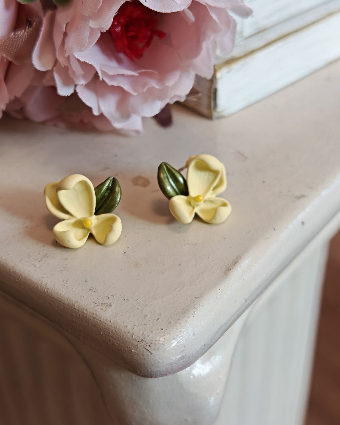 Дамски обици