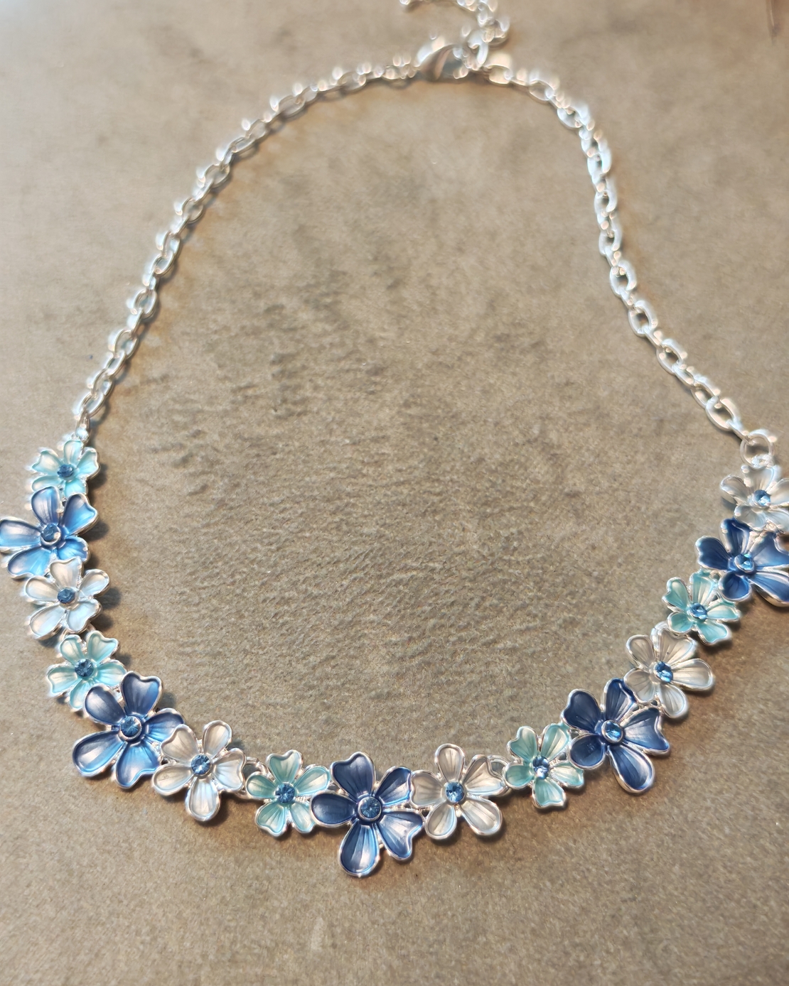 Дамско колие