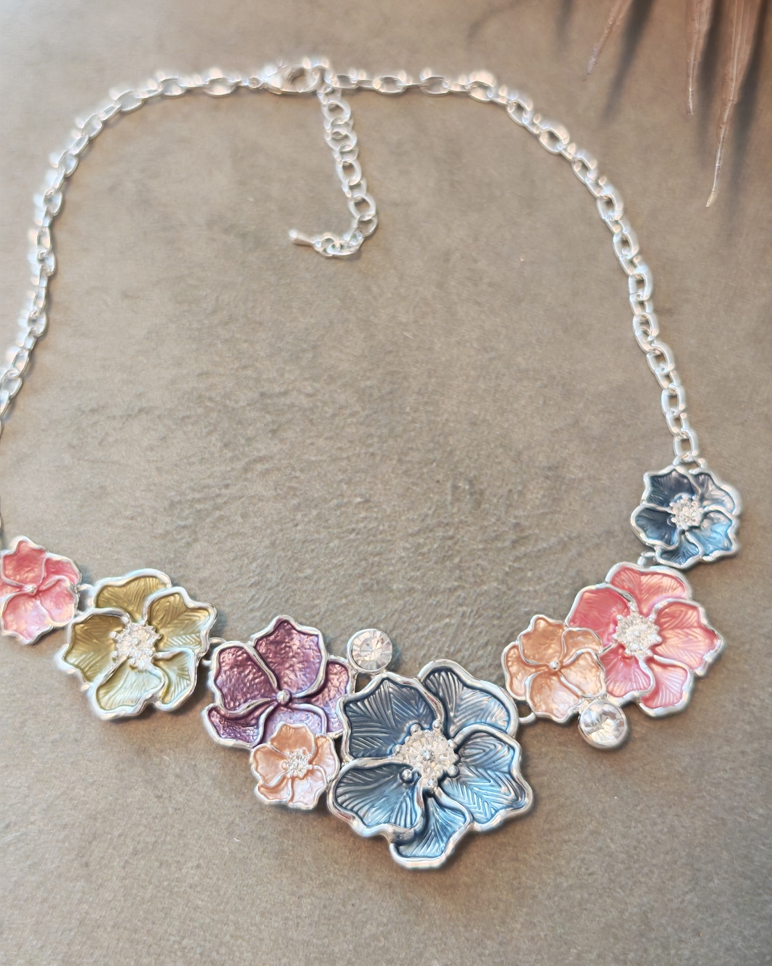 Дамски  колиета