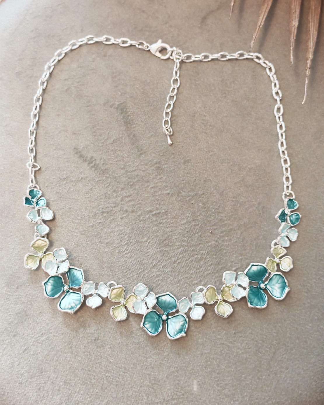 Дамско колие