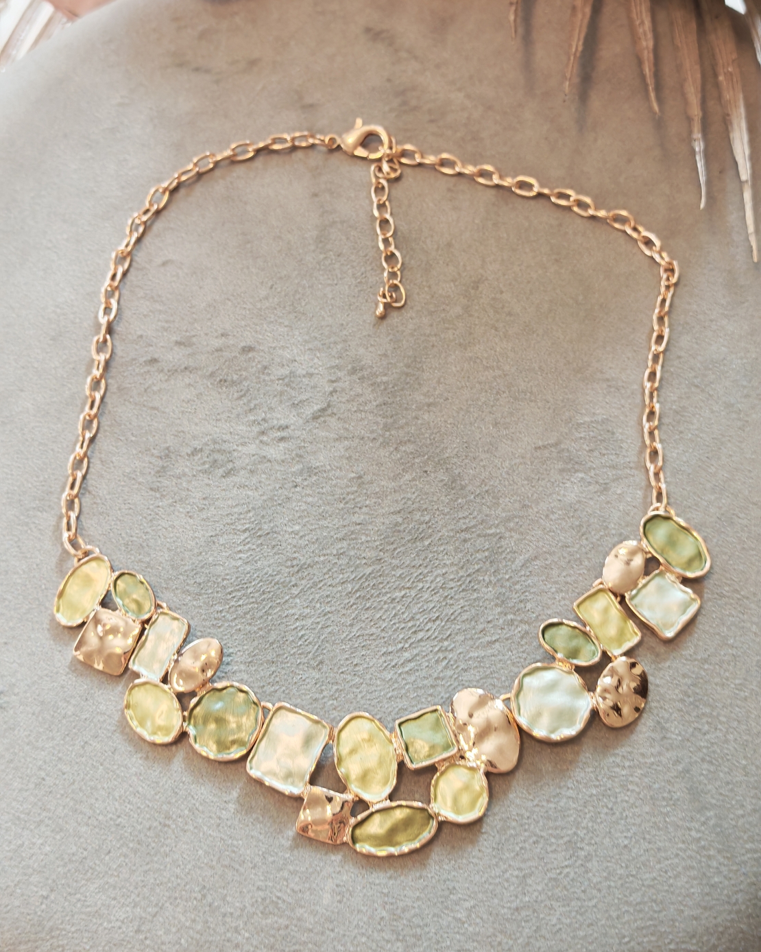 Дамска колиета