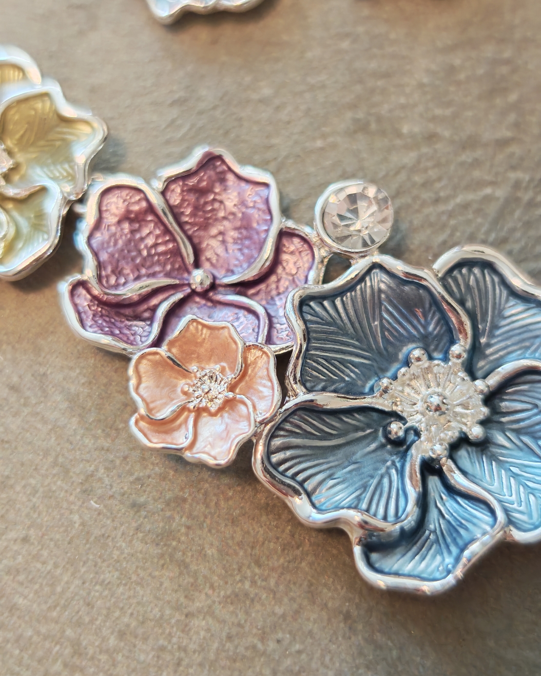 Дамски  колиета