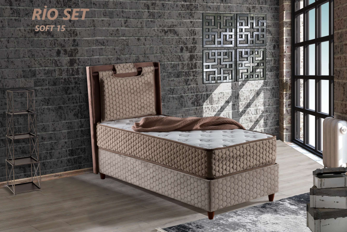 Тапицирано легло RIO