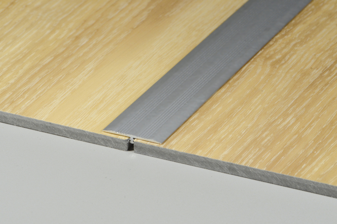 Алуминиева Т-образна лайстна за LVT 25/2.5мм 180 см – злато/сребро/шампанско