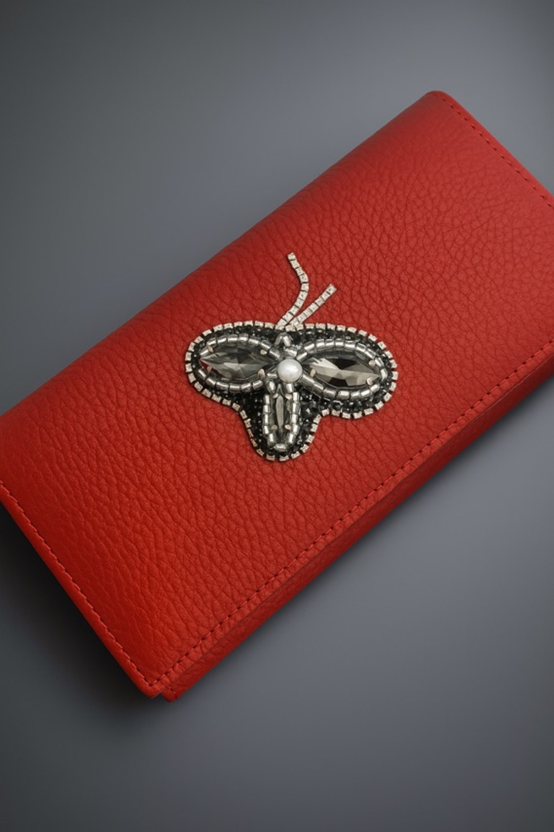 ПРАТМОНЕ С ПЕРЛИ