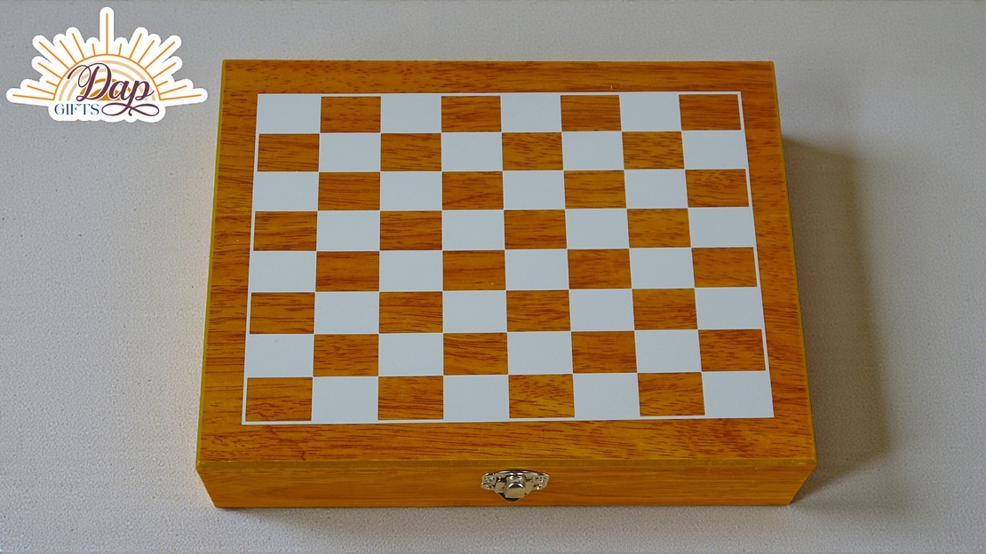 Шахматна дъска с комплект фласк и чаши (4805722)