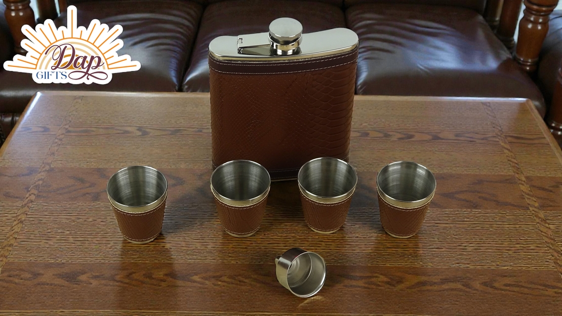 Комплект фласк с 4 чаши (8471600)