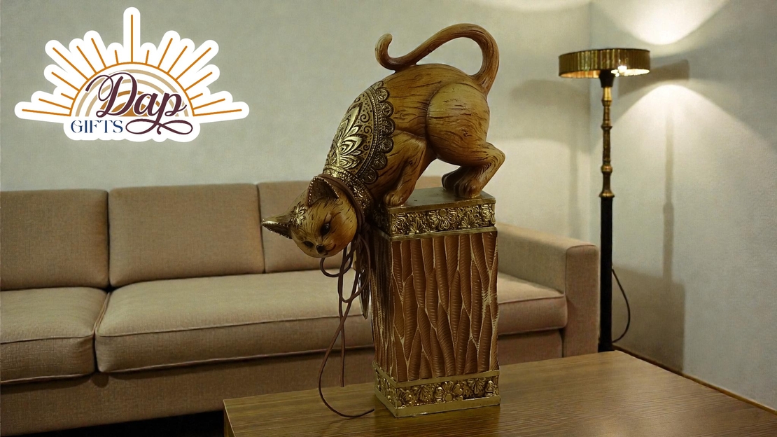 Любопитна Котка (4348264)